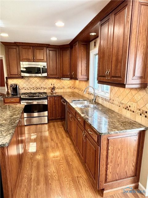 Tiny photo for 3454 Lynnbrooke Lane, Oregon, OH 43616 (MLS # 6135972)