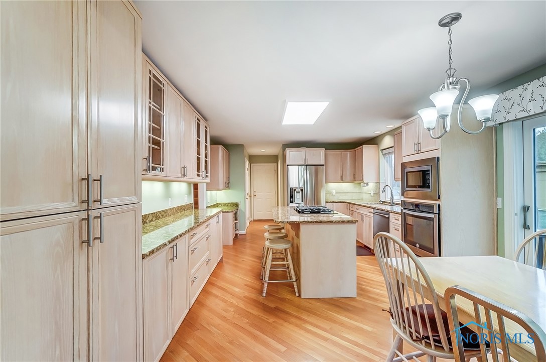 58 Wolf Ridge Drive, Holland, Ohio image 9