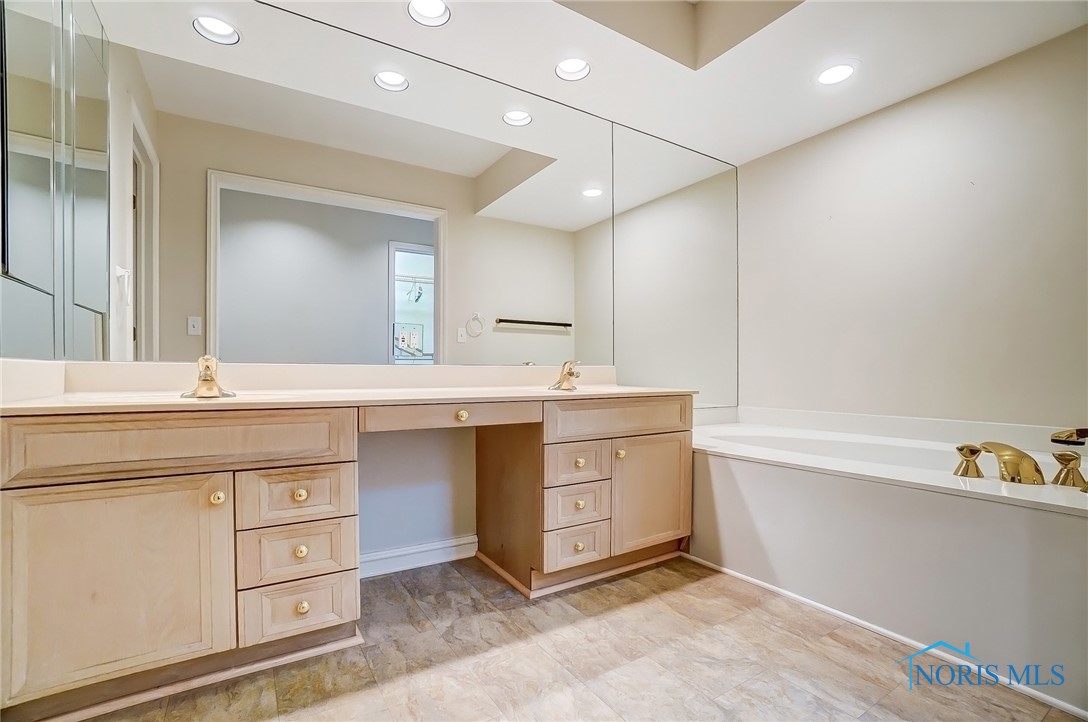 58 Wolf Ridge Drive, Holland, Ohio image 32