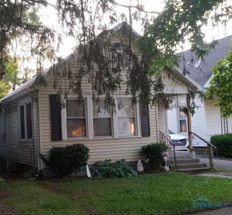 Photo of 4137 Walker Avenue, Toledo, OH 43612 (MLS # 6136353)