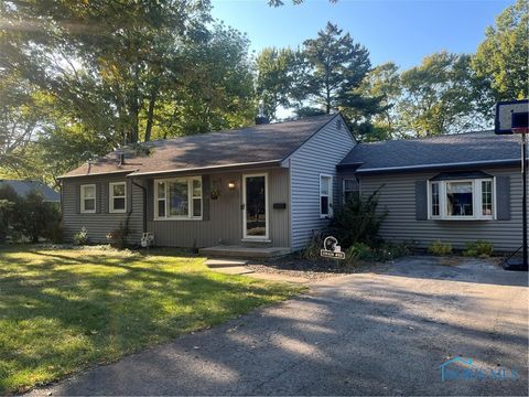 Photo of 525 Orchard Street, Perrysburg, OH 43551 (MLS # 6136221)