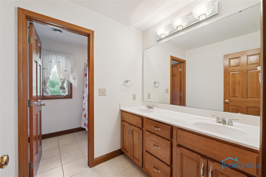 8389 Indian Lake Drive, Findlay, Ohio image 36