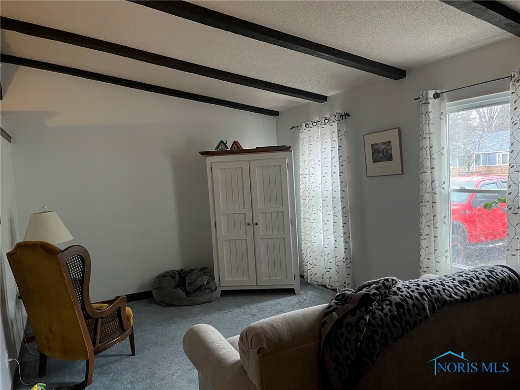 5208 Oakridge Drive