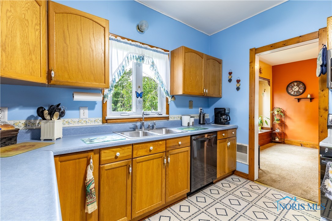 5595 Fryer Avenue, Toledo, Ohio image 14