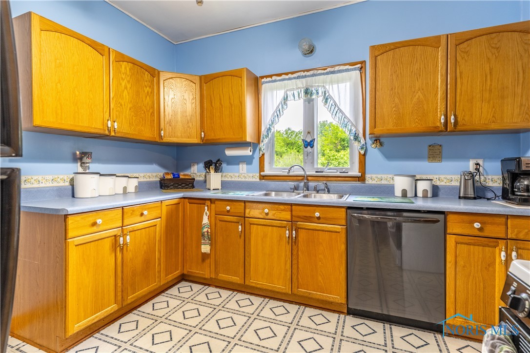 5595 Fryer Avenue, Toledo, Ohio image 13