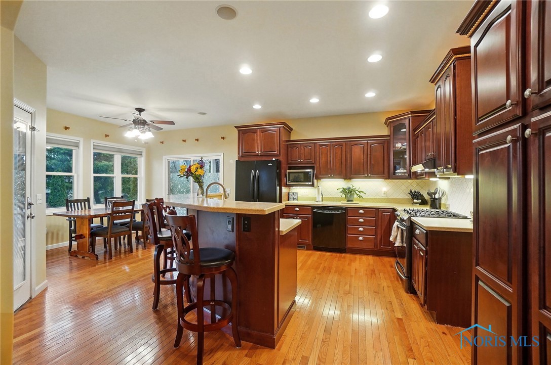 810 Barnstable Lane, Bowling Green, Ohio image 10