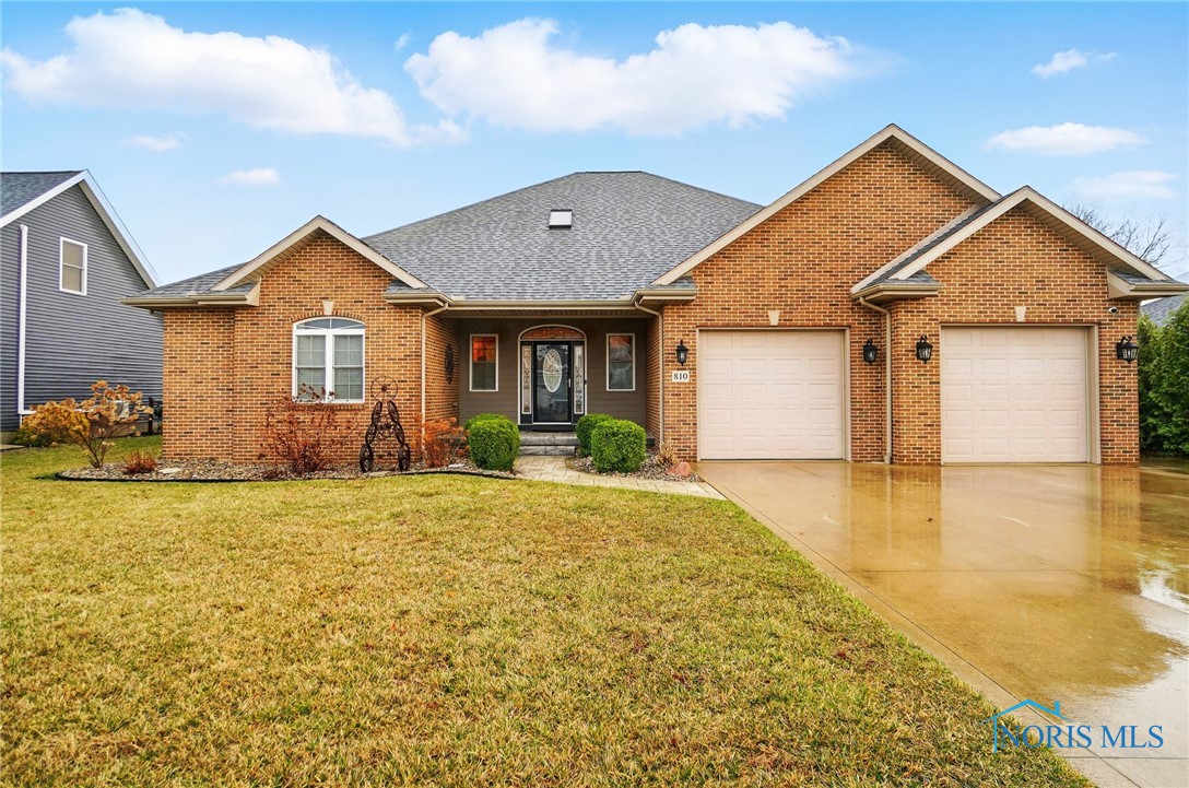 810 Barnstable Lane, Bowling Green, Ohio image 1