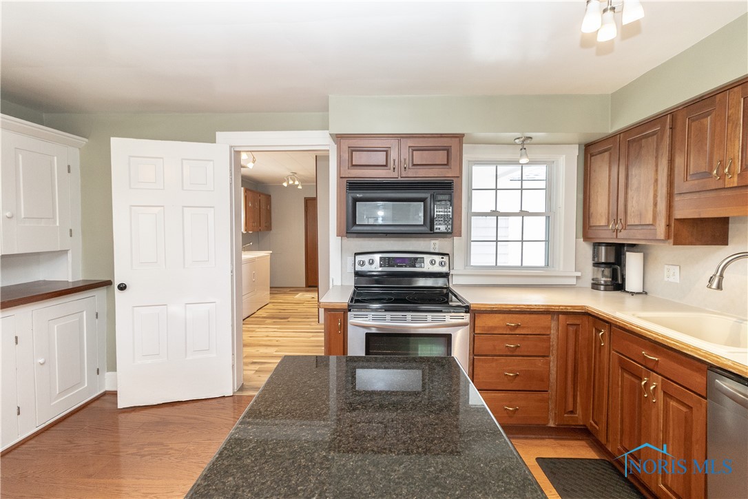24423 W 2nd Street, Grand Rapids, Ohio image 10