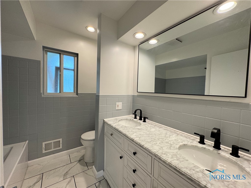 2102 Glen Arbor Drive, Toledo, Ohio image 14