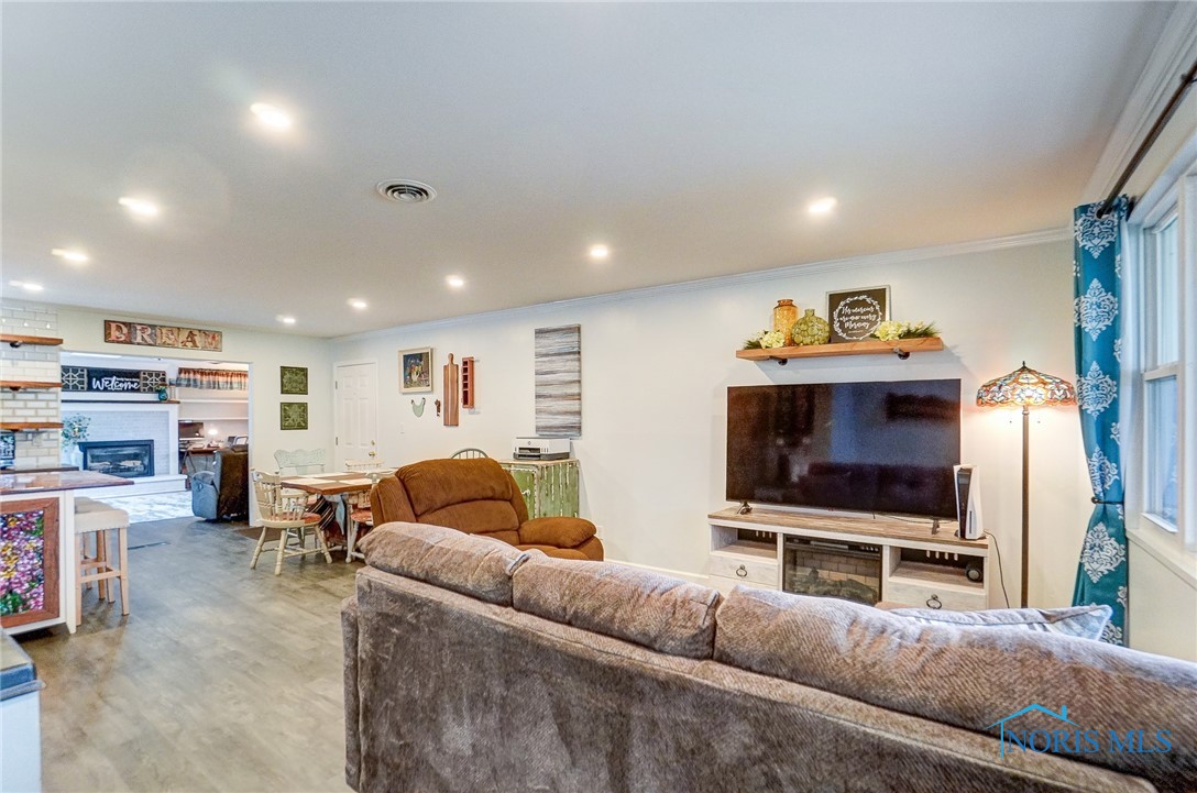 1105 Brookside Drive, Findlay, Ohio image 7