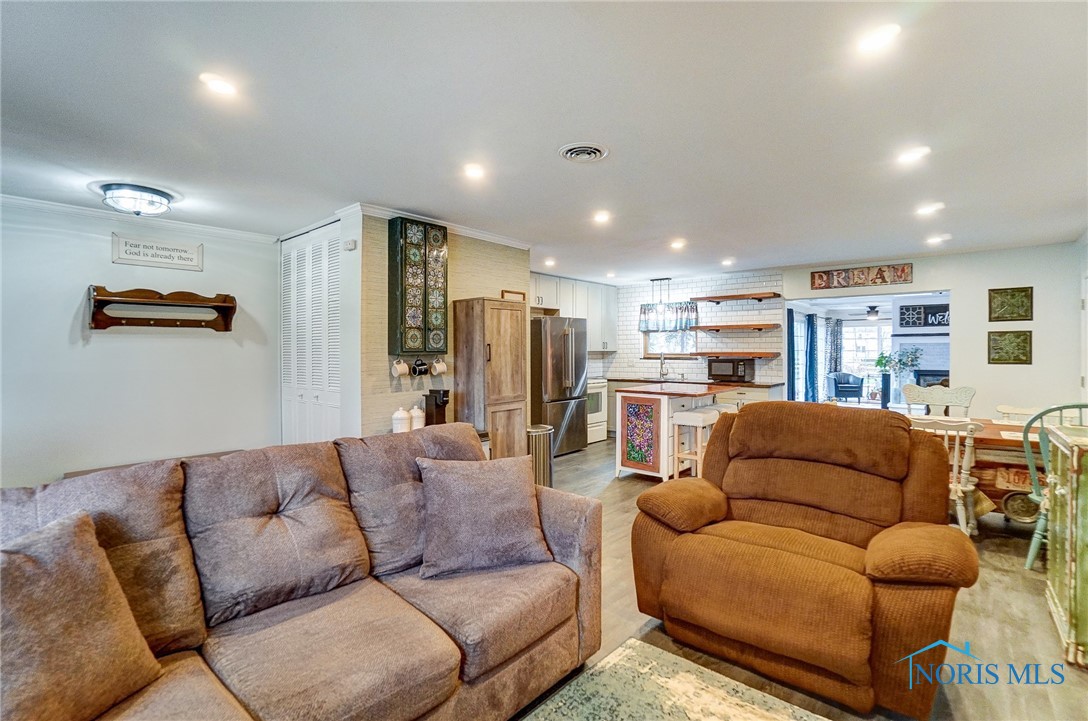 1105 Brookside Drive, Findlay, Ohio image 9