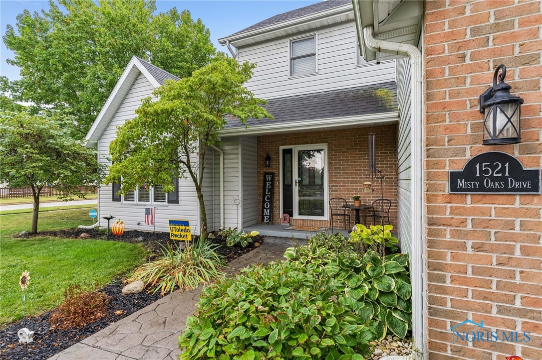 1521 Misty Oaks Drive, Findlay, Ohio image 2