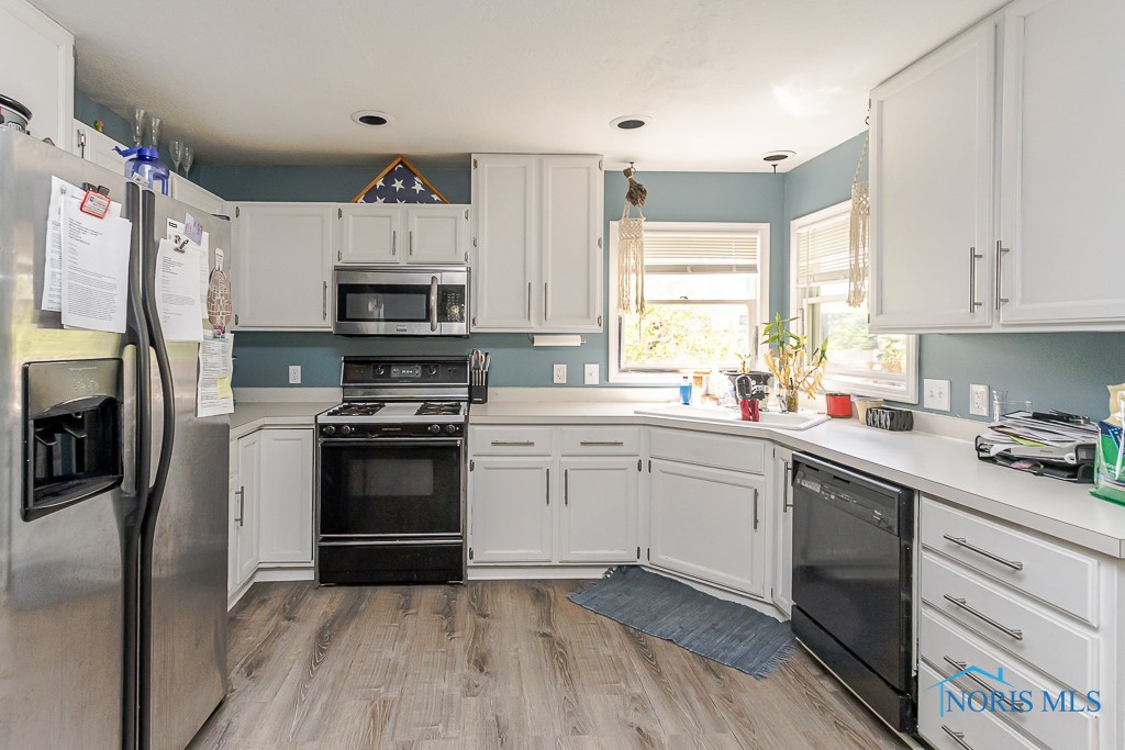 5621 Forest Green Drive, Toledo, Ohio image 10