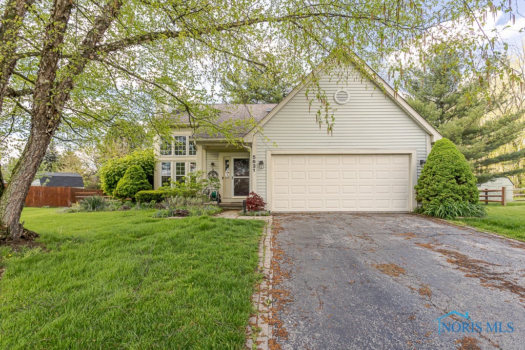 5621 Forest Green Drive, Toledo, Ohio image 1