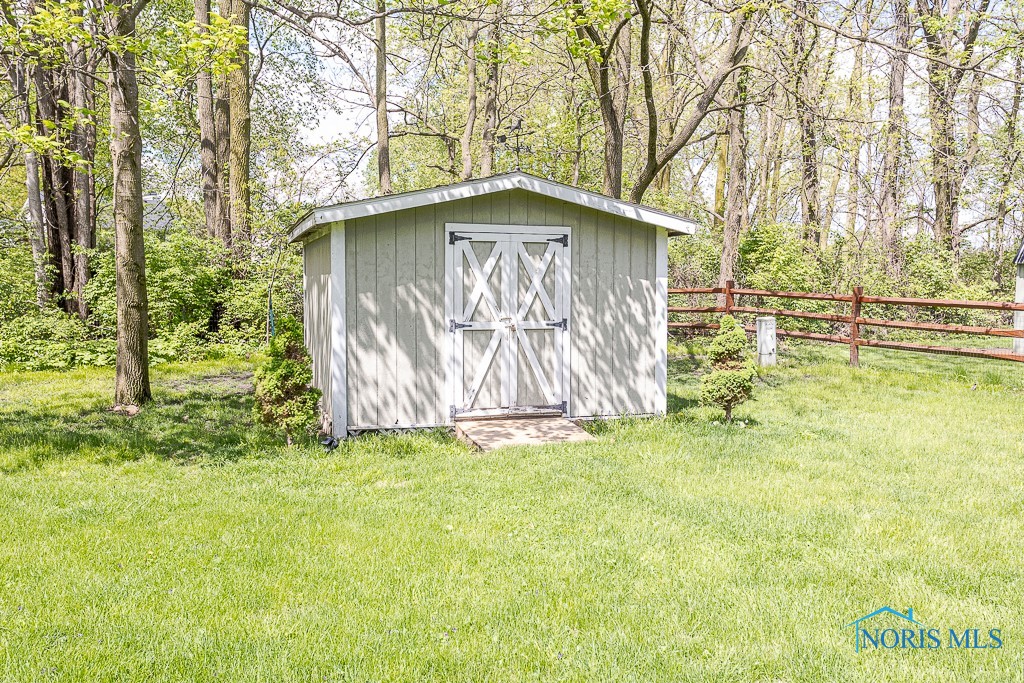 5621 Forest Green Drive, Toledo, Ohio image 26