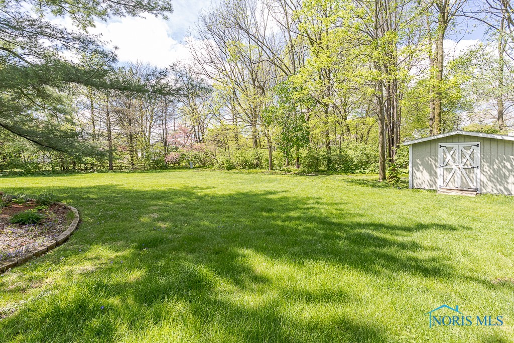 5621 Forest Green Drive, Toledo, Ohio image 25