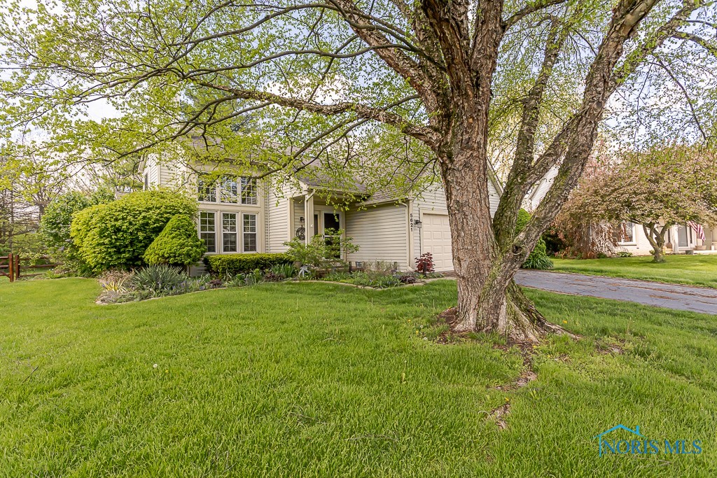 5621 Forest Green Drive, Toledo, Ohio image 3
