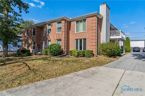 Photo of 1926 Queenswood Drive #4, Findlay, OH 45840 (MLS # 6136643)