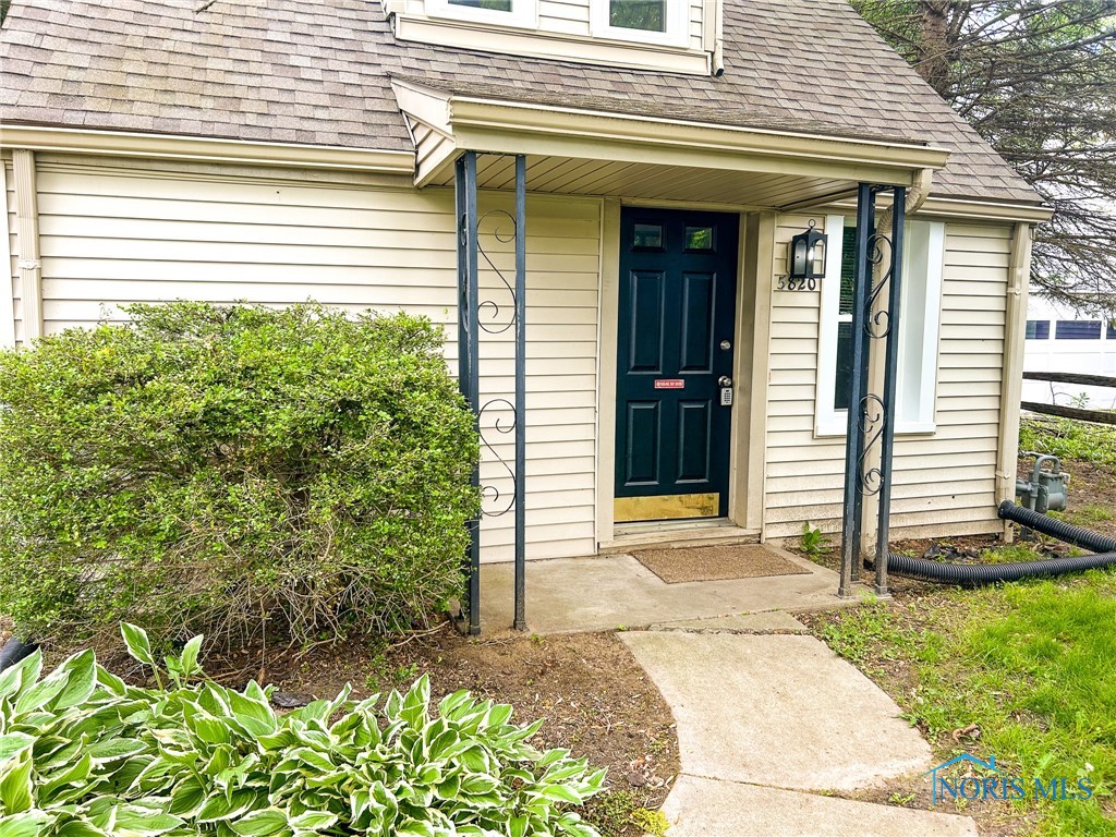 5820 Semoff Drive, Toledo, Ohio image 2