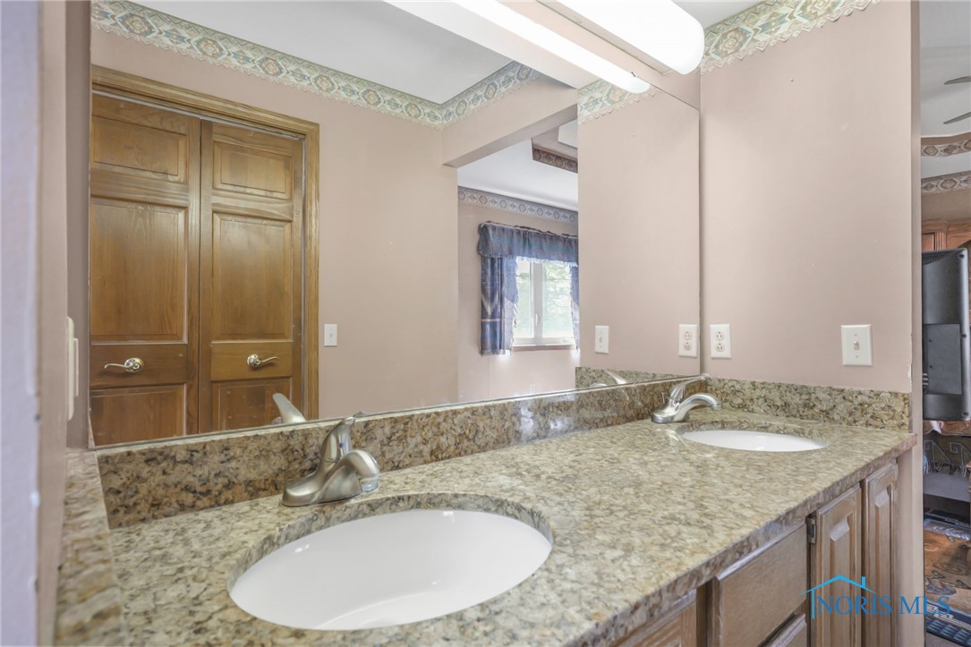 6637 Echo Valley Vly, Maumee, Ohio image 24