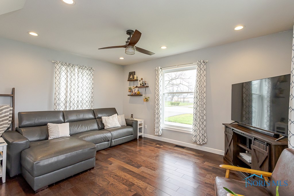 24269 W 2nd Street, Grand Rapids, Ohio image 2