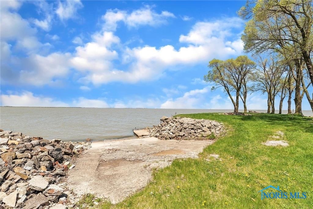 6434 Lakeway Drive, Oregon, Ohio image 2