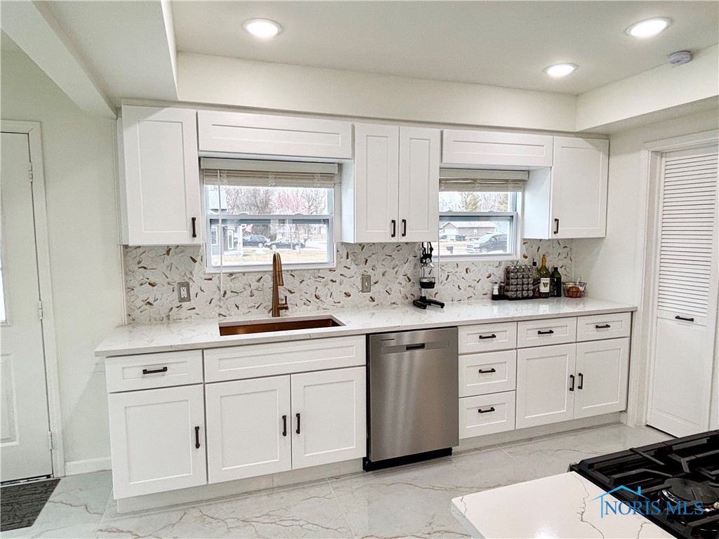6434 Lakeway Drive, Oregon, Ohio image 14
