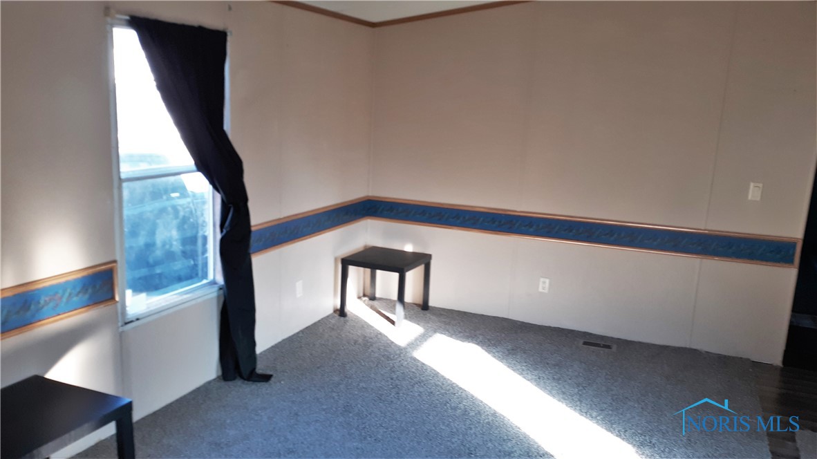Photo 4 of 8 of 461 W Lytle 53 mobile home
