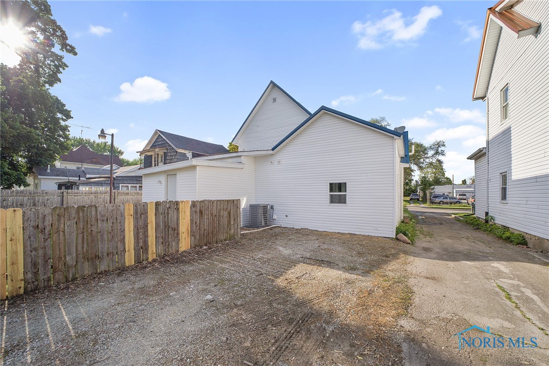 145 E Crocker Street, Fostoria, Ohio image 24