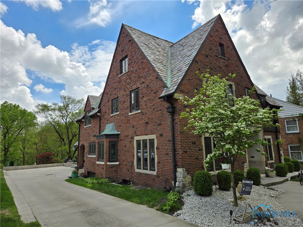 3735 Sulphur Spring Road, Ottawa Hills, Ohio image 2