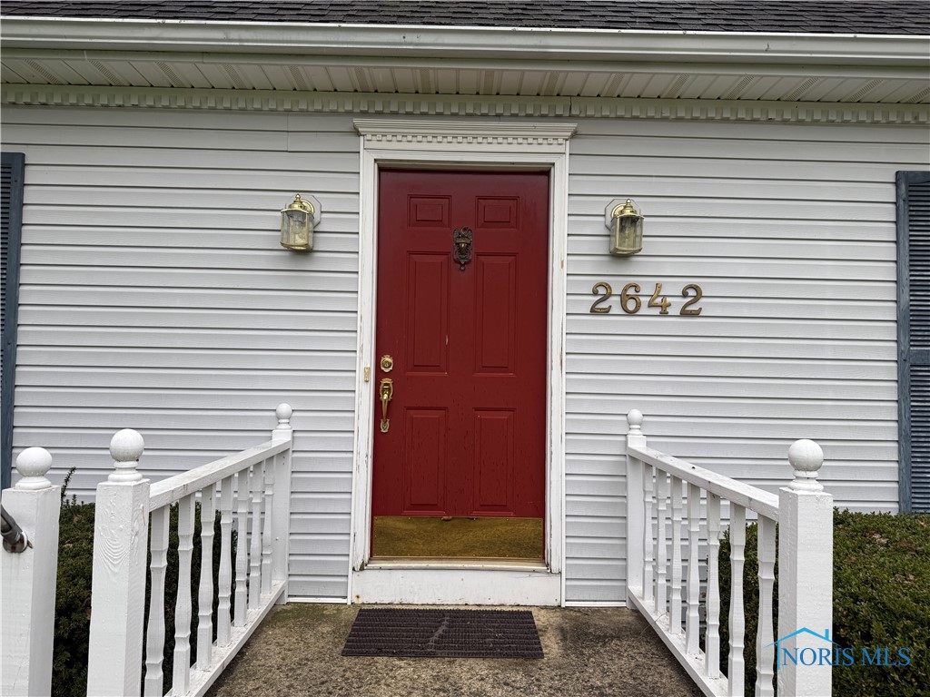 2642 Cherry Ridge Drive, Fremont, Ohio image 2