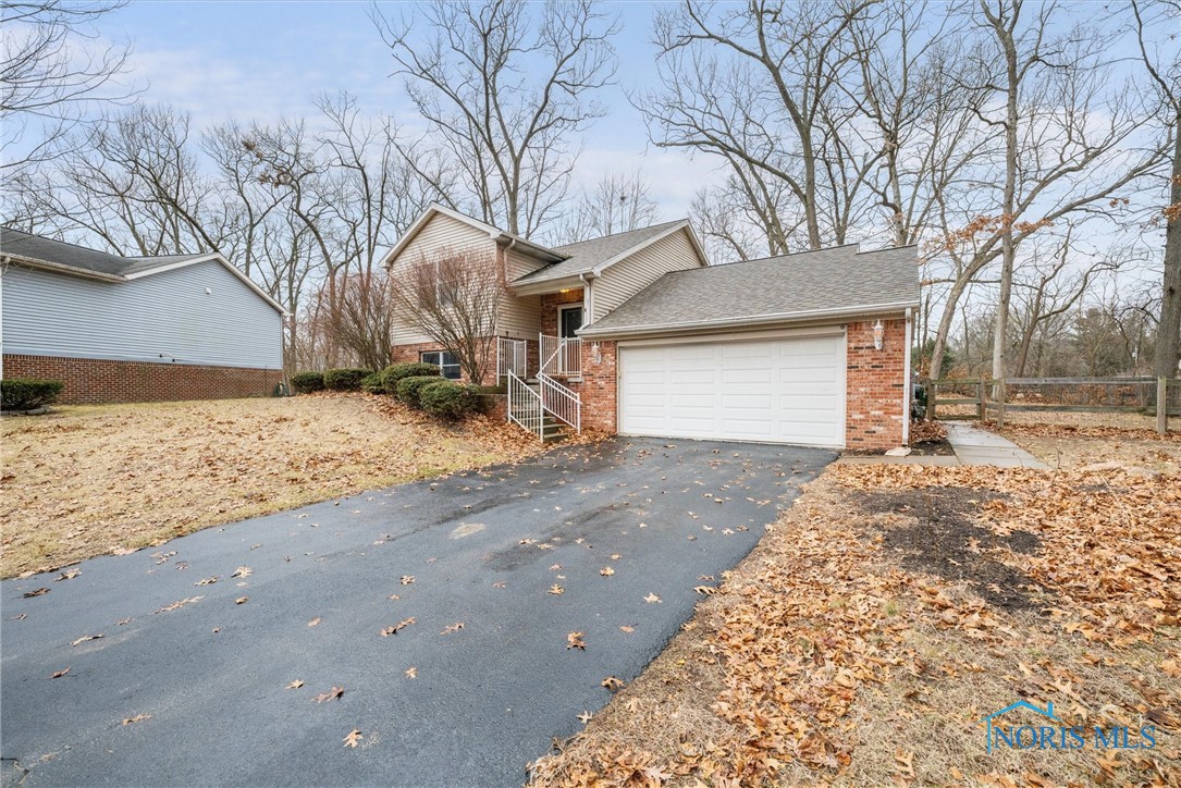 310 Oak Hill Court, Holland, Ohio image 4