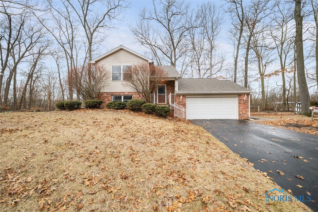 310 Oak Hill Court, Holland, Ohio image 3