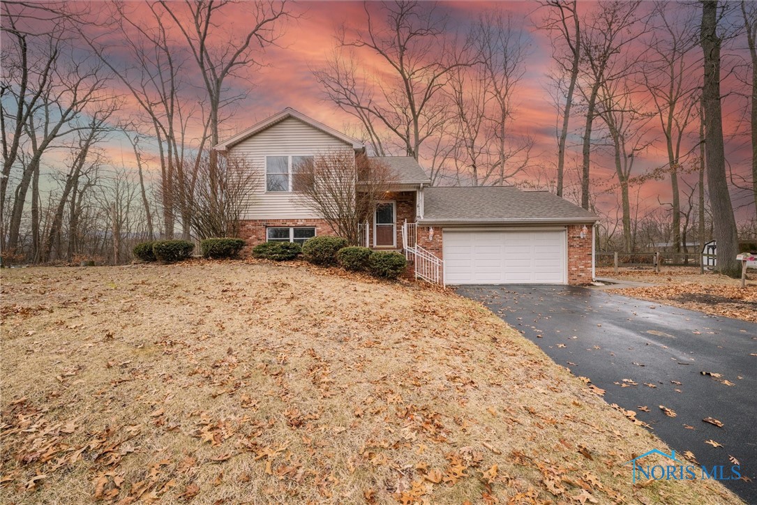 310 Oak Hill Court, Holland, Ohio image 1