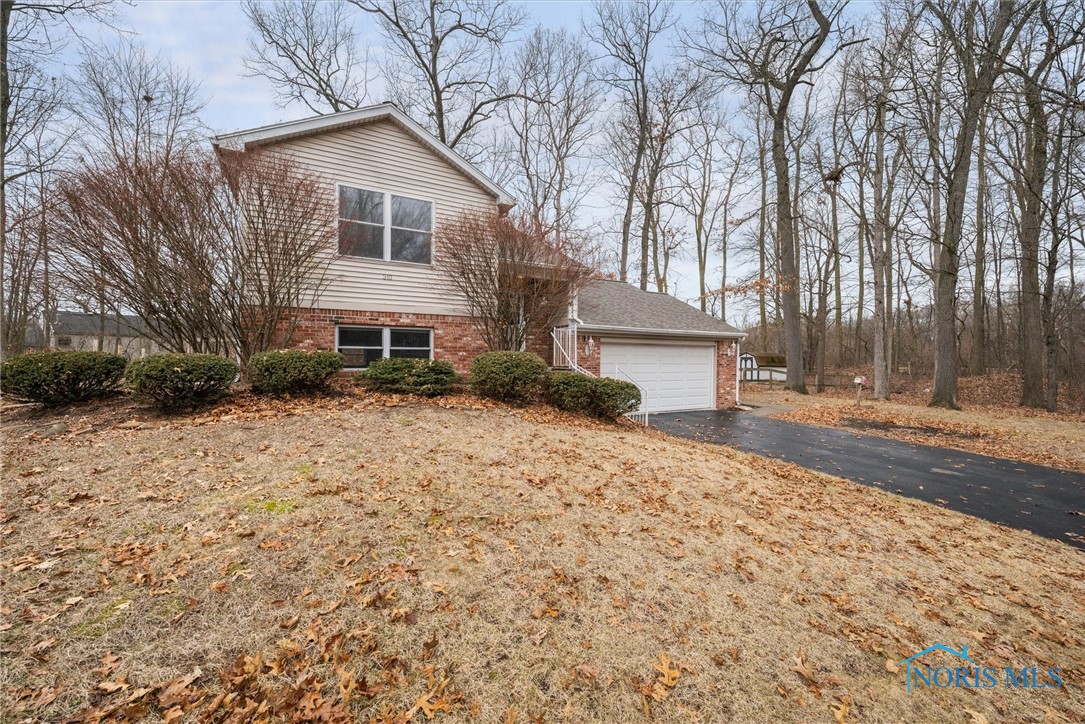 310 Oak Hill Court, Holland, Ohio image 2