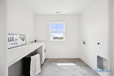 Tiny photo for 999 Stoneleigh Drive, Perrysburg, OH 43551 (MLS # 6131446)
