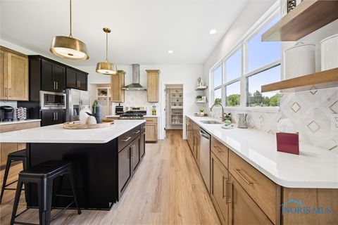 Tiny photo for 999 Stoneleigh Drive, Perrysburg, OH 43551 (MLS # 6131446)
