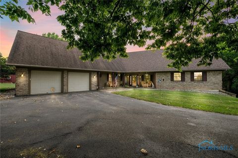 Photo of 5002 Black Road, Monclova, OH 43542 (MLS # 6133660)