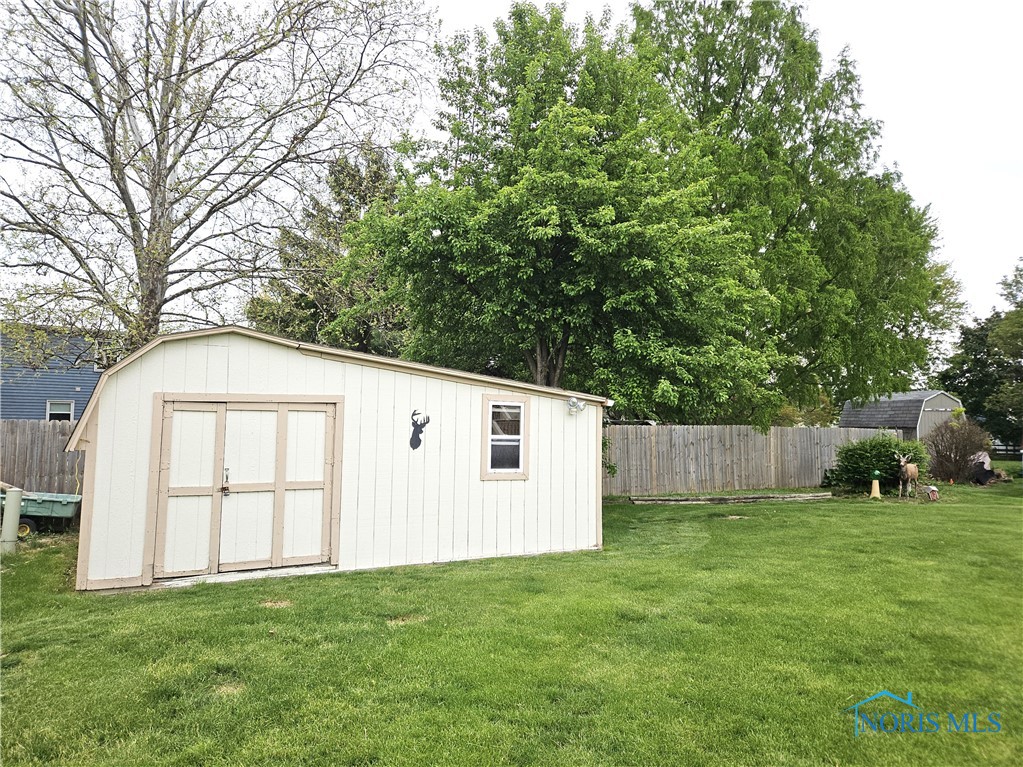 6524 Glenhurst Drive, Maumee, Ohio image 29