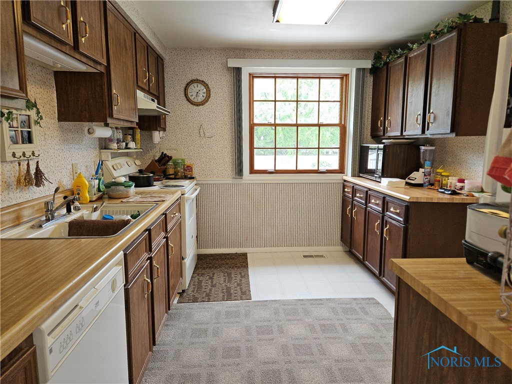 6524 Glenhurst Drive, Maumee, Ohio image 13
