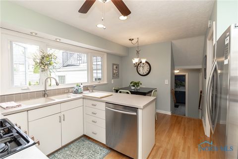 Tiny photo for 2929 Meadowwood Drive, Toledo, OH 43606 (MLS # 6136662)