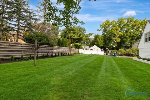 Tiny photo for 2929 Meadowwood Drive, Toledo, OH 43606 (MLS # 6136662)