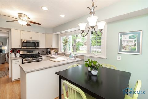 Tiny photo for 2929 Meadowwood Drive, Toledo, OH 43606 (MLS # 6136662)