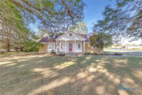 Photo of 801 N Shoop Avenue, Wauseon, OH 43567 (MLS # 6136168)
