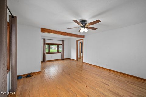 Tiny photo for 305 Roseanna Drive, Toledo, OH 43615 (MLS # 10007213)