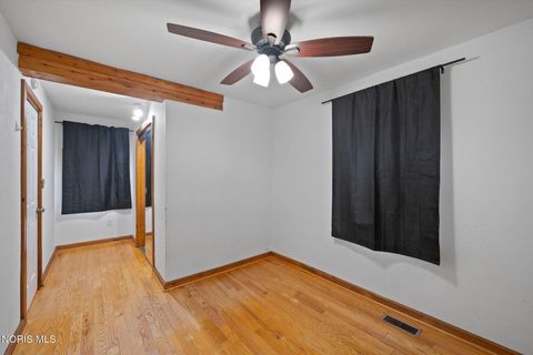 Tiny photo for 305 Roseanna Drive, Toledo, OH 43615 (MLS # 10007213)
