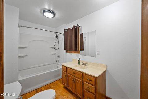 Tiny photo for 305 Roseanna Drive, Toledo, OH 43615 (MLS # 10007213)