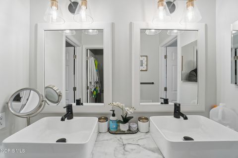 Tiny photo for 5662 Tibaron Lane #B, Toledo, OH 43615 (MLS # 10006654)