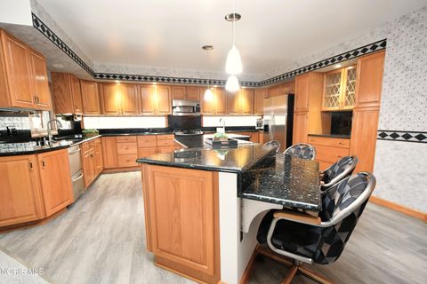Tiny photo for 530 Elmway Dr DR, Maumee, OH 43537 (MLS # 10007401)