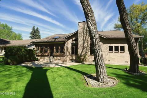 Tiny photo for 530 Elmway Dr DR, Maumee, OH 43537 (MLS # 10007401)